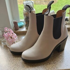 Women’s Blundstone Chelsea heeled Boots in Bone